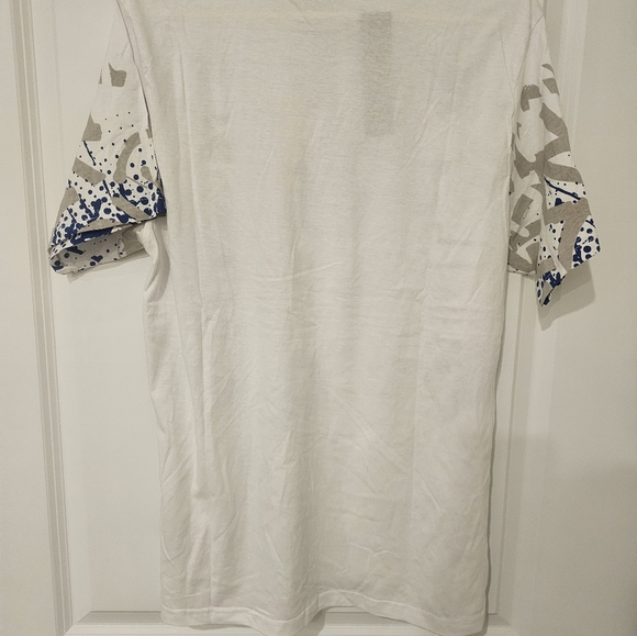 MENS "CONTENDER" SHORT SLEEVE TEE SHIRT.  SIZE LARGE.  NWT. - Picture 2 of 3